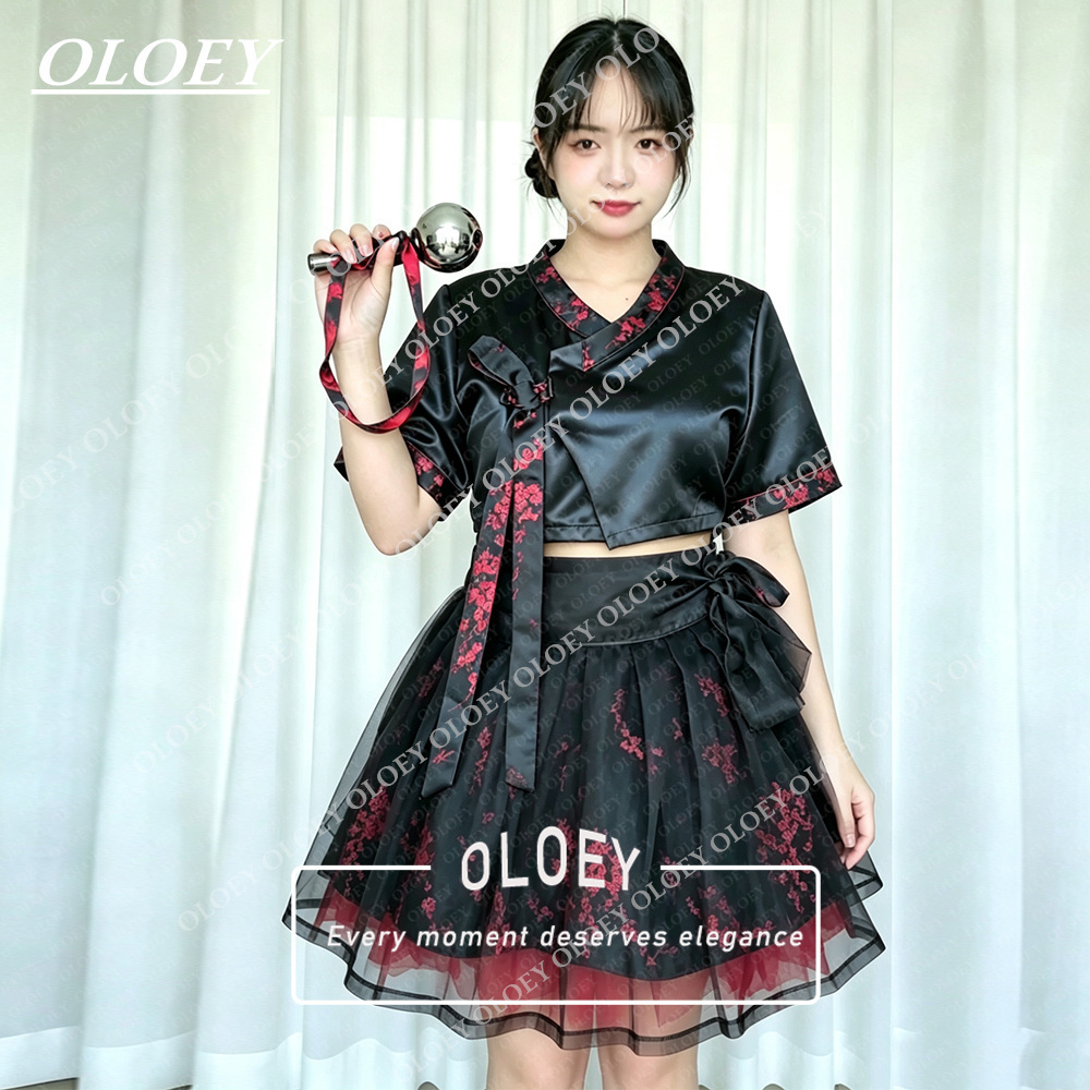 Hanbok Modern Set - ชุดฮันบกสั้นสีดำสไตล์โมเดิร์น OLOEY 2 ชิ้น ลายพิมพ์สีแดง ผ้าซาติน