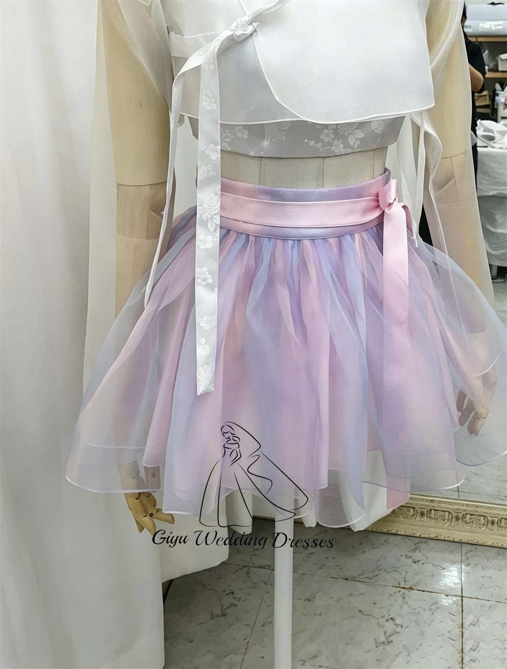 Hanbok Modern Set - ชุดฮันบกเกาหลีสมัยใหม่สำหรับผู้หญิง 2 ชิ้น ผ้าทูลไล่เฉดสี ชุดมินิเดรสสำหรับถ่ายภาพงานแต่งงานสไตล์เกาหลี ชุดฮันฟูแบบตะวันออก
