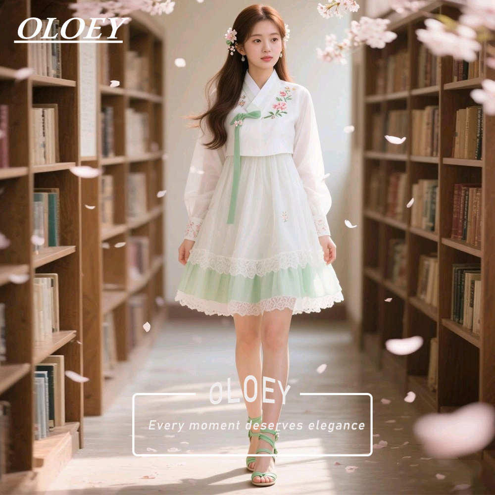 Hanbok Modern Set - ชุดฮันบกสั้นสีเขียวงาช้างสไตล์โมเดิร์น OLOEY พร้อมลูกไม้ผ้าออร์แกนซ่า สำหรับถ่ายภาพฤดูร้อนในเกาหลี ชุดแสดงขนาดเล็กแบบสั่งตัด