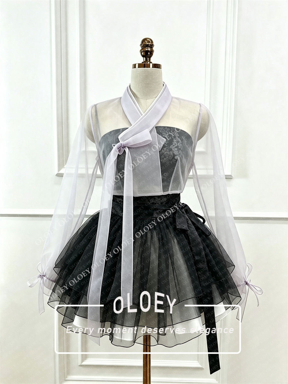 ชุดฮันบกสั้นสีดำแดงสไตล์โมเดิร - Hanbok Modern Set บทวิจารณ์และราคา